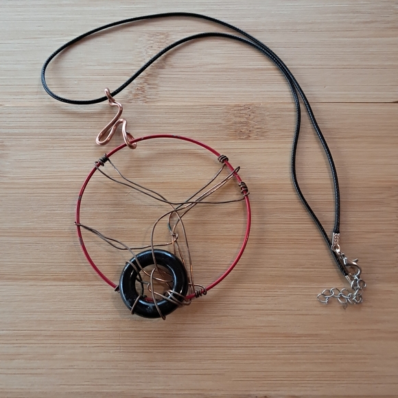 Artistic Red and Black Necklace with Bold Design - Picture 3 of 7
